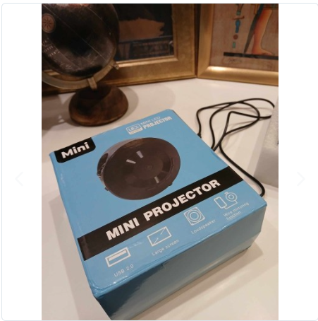 Mini Proyector LED Portátil HD - Conectado en el movil